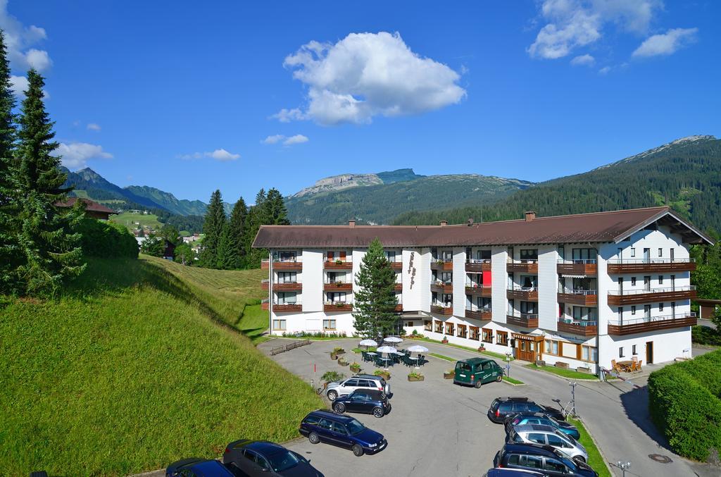 Familienhotel Kleinwalsertal Riezlern Exteriör bild