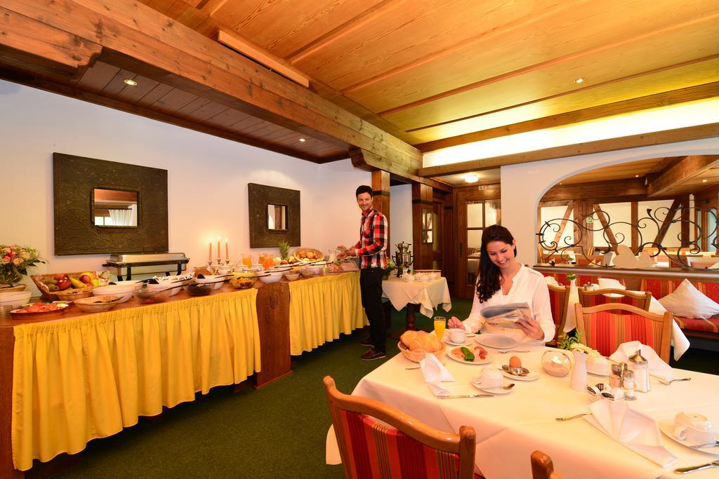 Familienhotel Kleinwalsertal Riezlern Exteriör bild